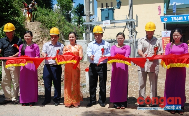 Điện lưới quốc gia về tới các xã miền Tây Nghệ An