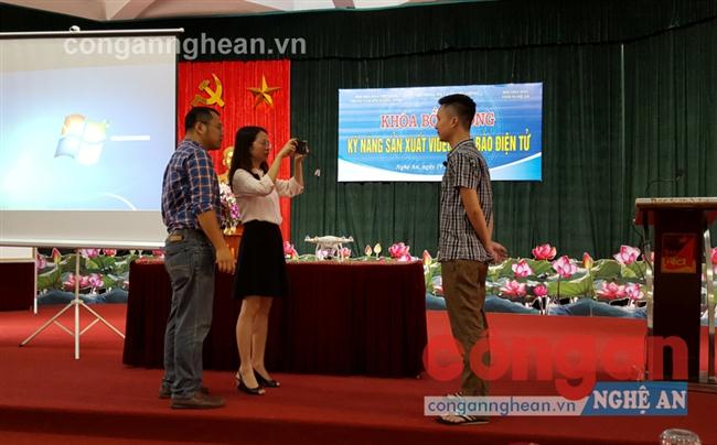 Tập huấn sản xuất video clip trên báo điện tử