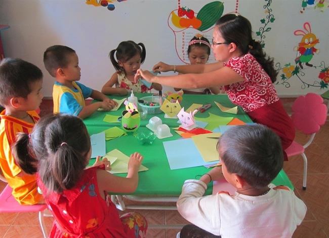 Giúp trẻ phát triển tư duy qua đồ chơi tự làm