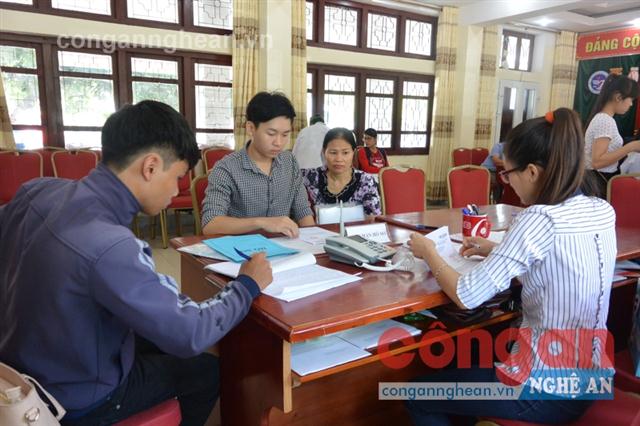 Gánh nặng cho sinh viên nghèo