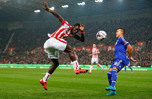 Chelsea (áo sanh) đang chìm trong khủng hoảng