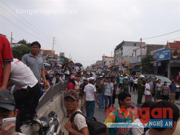 Vụ cháy khiến QL 1A tắc nghẹn