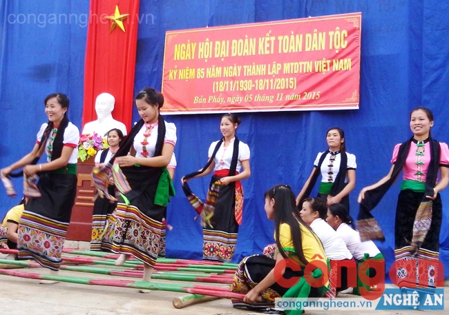 Đoàn kết xây dựng đời sống văn hóa, phát huy bản sắc văn hóa dân tộc
