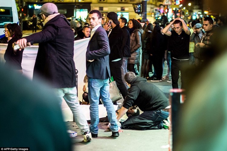 Có ít nhất 8 tay súng thánh chiến đã gây ra đêm kinh hoàng cho Paris.