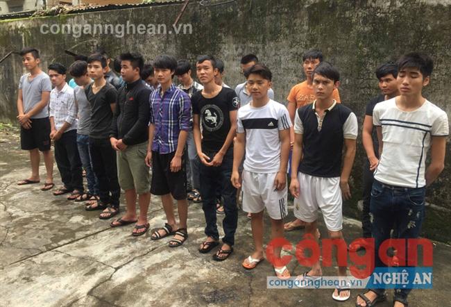 Một  số đối tượng liên quan bị bắt tạm giam tại cơ quan CSĐT Công an TX Cửa Lò