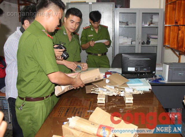 Bắt xe khách vận chuyển sản phẩm làm từ ngà voi