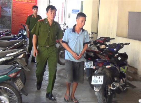 Bắt nhóm thanh niên trộm xe máy