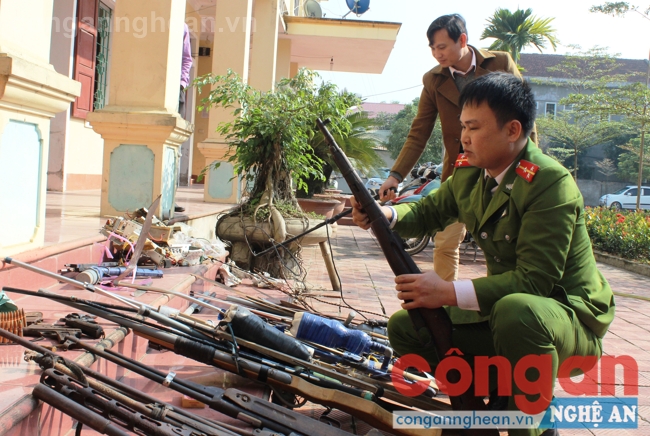Tăng cường thu hồi vũ khí, vật liệu nổ và công cụ hỗ trợ