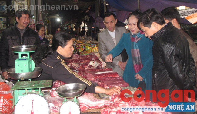 Tăng cường kiểm soát thực phẩm ở các lò mổ gia súc dịp cuối năm