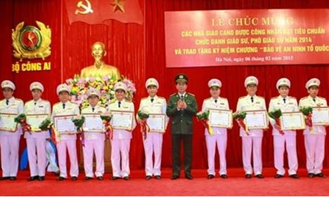 Quy định mới về tuổi nghỉ hưu và kéo dài thời gian phục vụ trong CAND