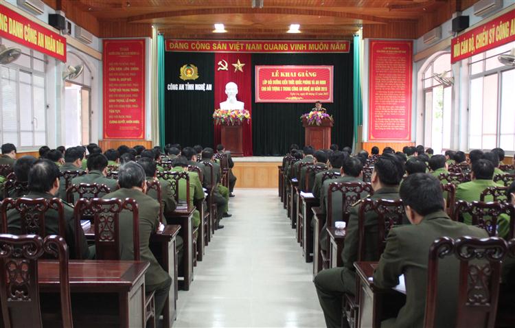 Khai giảng lớp bồi dưỡng kiến thức quốc phòng và an ninh