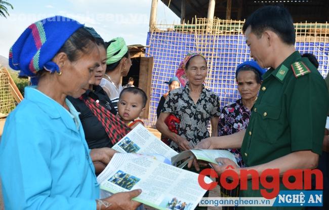 Tăng cường phổ biến pháp luật ở vùng biên giới, hải đảo