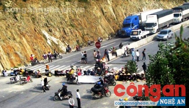 Về vụ việc dân quá khích chặn xe khiến QL 1A ùn tắc