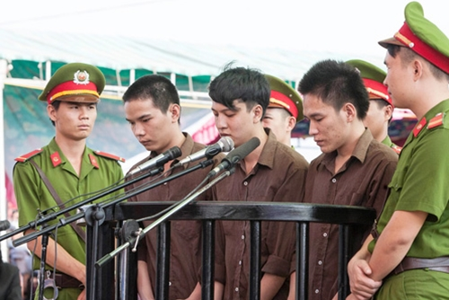 3 bị cáo nghe VKS luận tội và đề nghị mức án.