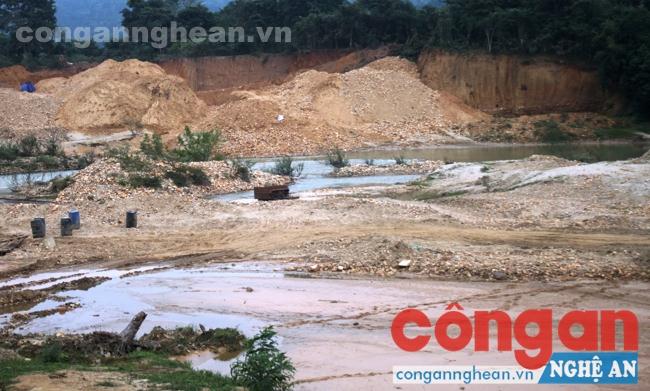 Những vùng đất bị “vàng tặc” đào bới nham nhở