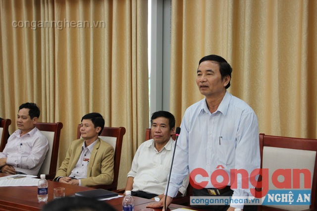 Ban thi đua khen thưởng tỉnh, công bố quyết định khen thưởng cho các tập thể, cá nhân có thành tích xuất sắc trong công tác đảm bảo ATGT năm 2015