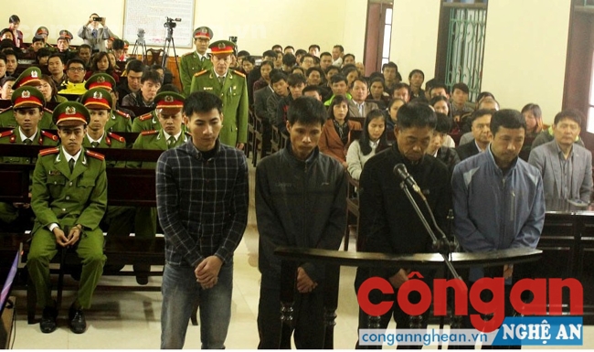 4 bị cáo lĩnh án 12 năm tù giam