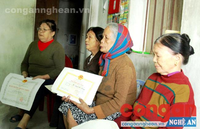 Phần lớn các hộ dân đều có công với cách mạng, tuổi đã cao nên tha thiết có được GCNQSDĐ