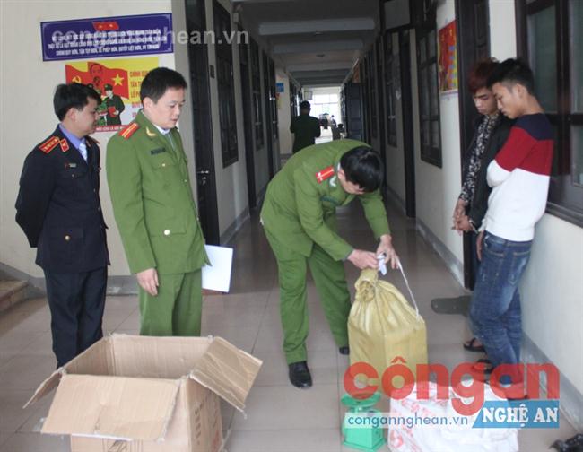 Cơ quan công an mở niêm phong số tang vật