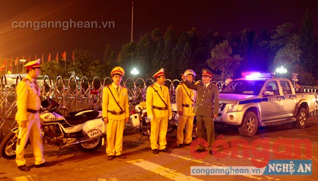 Để đảm bảo ANTT, ATGT cho đêm cuối năm, đông đảo cán bộ chiến sỹ Công an đã được tăng cường bảo vệ.