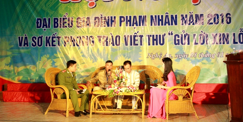 Giao lưu với các điển hình trong phong trào viết thư 