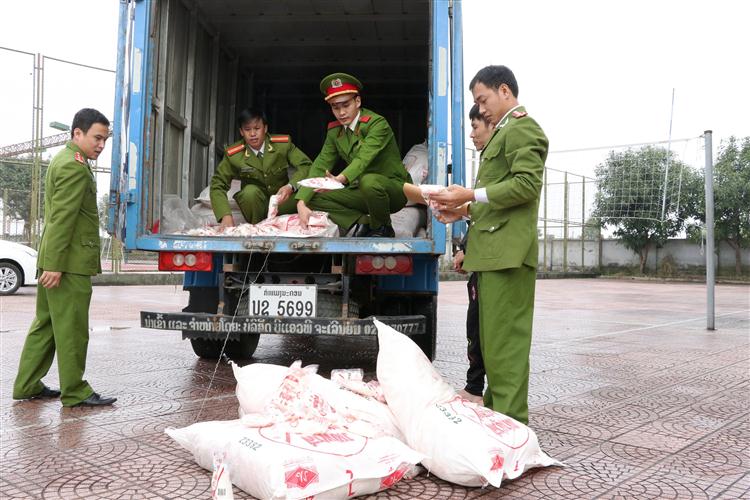 Bắt 5000 gói mỳ chính không rõ nguồn gốc