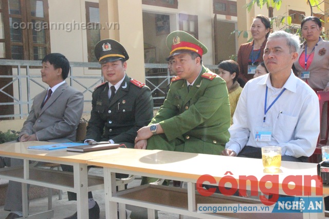 Các đại biểu tới dự