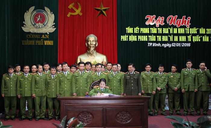 Ký kết giao ước thi đua tại hội nghị phát động