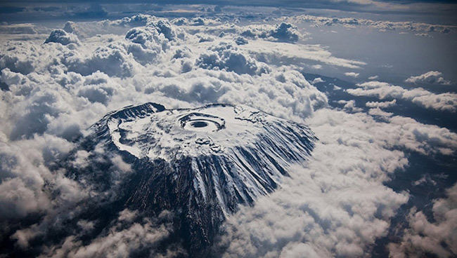 Đỉnh Kilimanjaro nhìn từ trên không