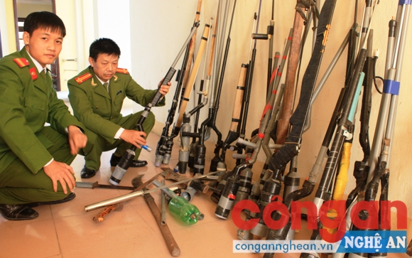 Tăng cường vận động nhân dân giao nộp vũ khí, vật liệu nổ
