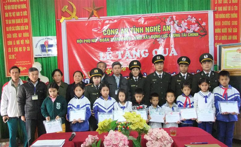 Các hoạt động tưởng niệm cố Bộ trưởng Trần Quốc Hoàn