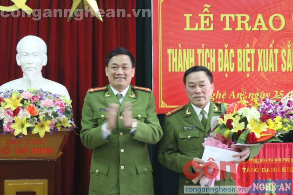 Trao thưởng chuyên án bắt nhóm buôn ma túy, thu 04 bánh hêrôin