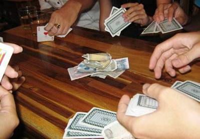 Nhóm đối tượng đánh bạc trong nhà nghỉ