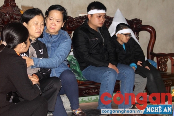 Lái taxi, xe ôm xuyên đêm: Nghề nguy hiểm