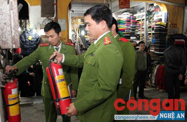 Đảm bảo an toàn cháy nổ dịp Tết tại các chợ, trung tâm thương mại