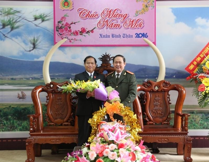 Giám đốc Công an tỉnh BôLyKhămXay (Lào) chúc mừng năm mới Công an tỉnh Nghệ An