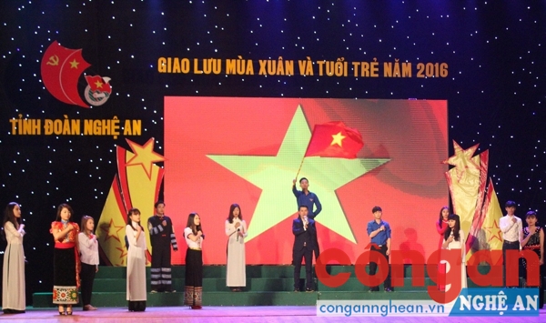 Một trong những tiết mục văn nghệ chương trình chào mừng