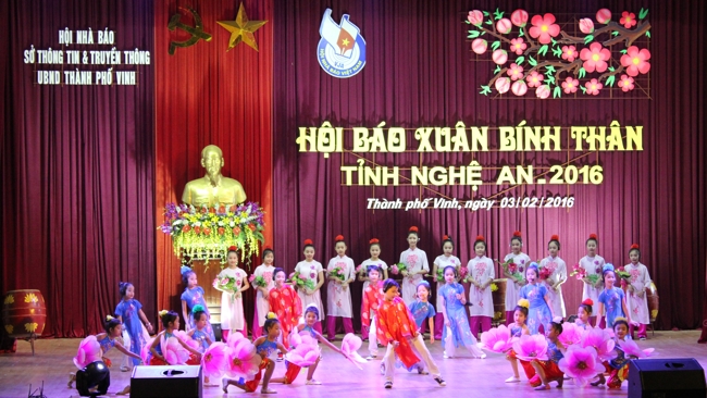 Khai mạc Hội báo Xuân Bính Thân 2016