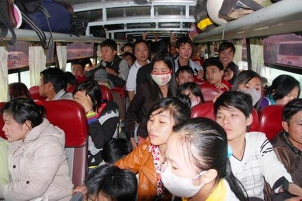 Hàng chục cuộc điện thoại tố nhà xe nhồi nhét, tăng giá vé