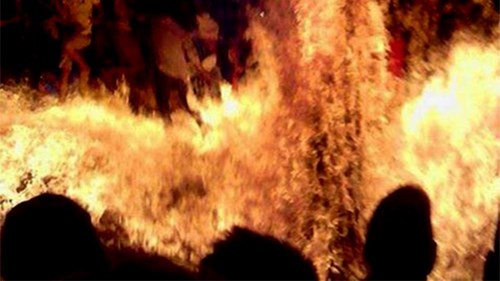 Dùng xăng tự thiêu
