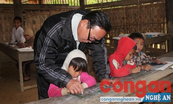 Người mang con chữ đến Huồi Máy