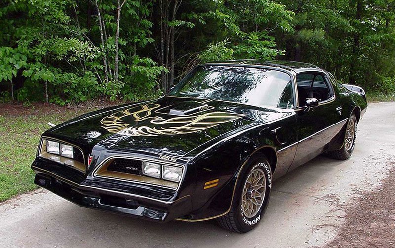 10. 1977 Pontiac Trans Am trong phim Smokey and the Bandit (1977).