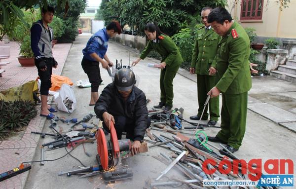 Đẩy mạnh thu hồi vũ khí, vật liệu nổ, công cụ hỗ trợ