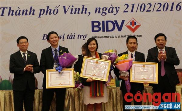  Khen thưởng các nhà đầu tư có dự án mang lại hiệu quả