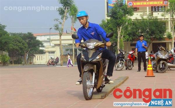 Nâng cao nhận thức của thanh niên khi tham gia giao thông