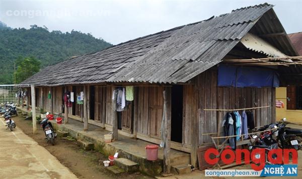 Giáo viên sống bất an trong nhà nội trú xuống cấp
