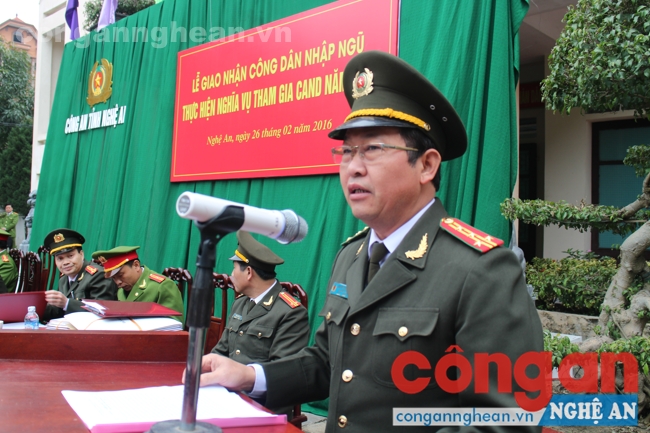 Đại tá Nguyễn Tiến Dần - Phó giám đốc Công an tỉnh phát biểu tại buổi lễ