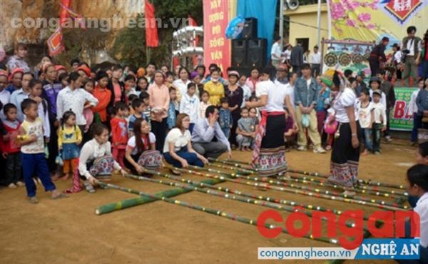 Hang Bua - những sắc màu huyền thoại
