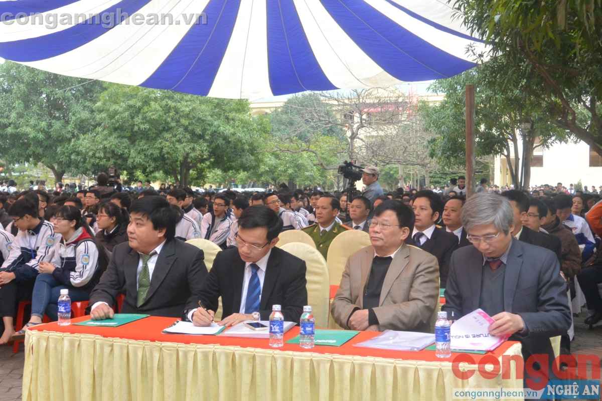 Nhiều vấn đề về tuyển sinh và hướng nghiệp được ban tổ chức trao đổi