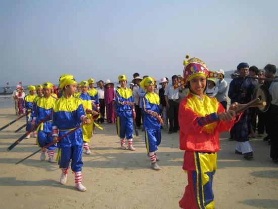Hát bả trạo trong lễ cầu ngư ở huyện Núi Thành. Ảnh: Báo Quảng Nam
